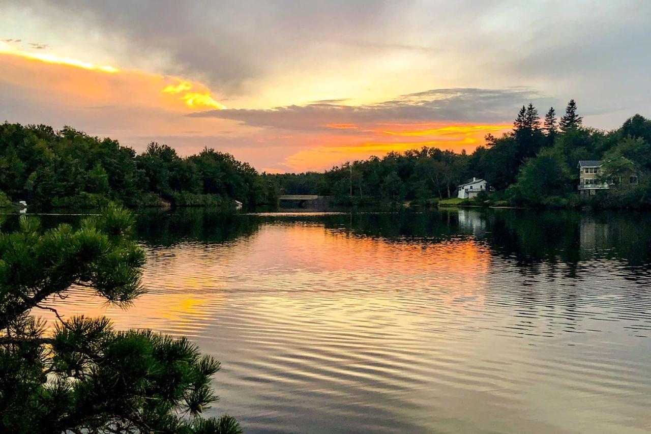Poconos Home With Private Spa And Fire Pit Long Pond Dış mekan fotoğraf