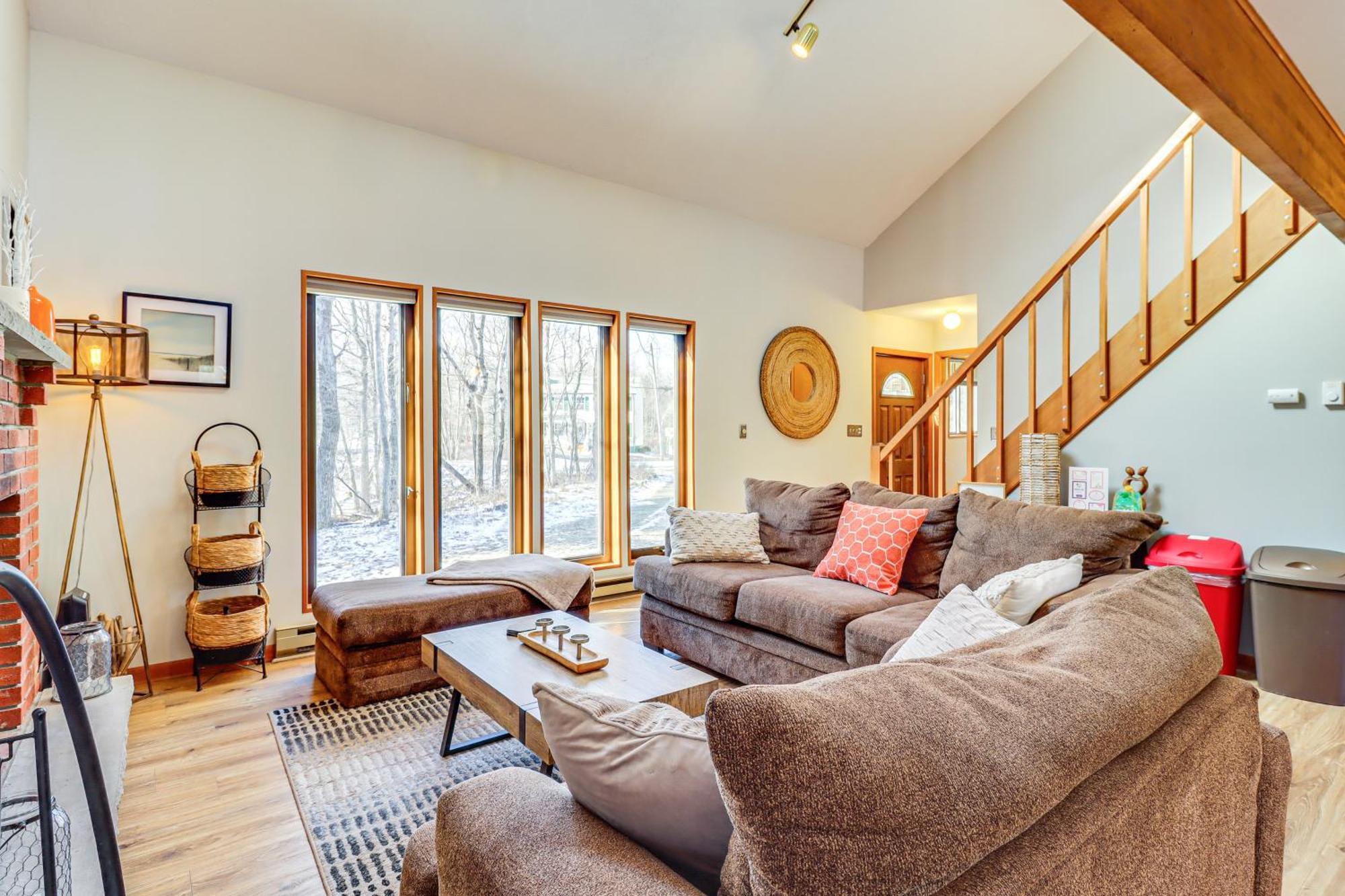 Poconos Home With Private Spa And Fire Pit Long Pond Dış mekan fotoğraf