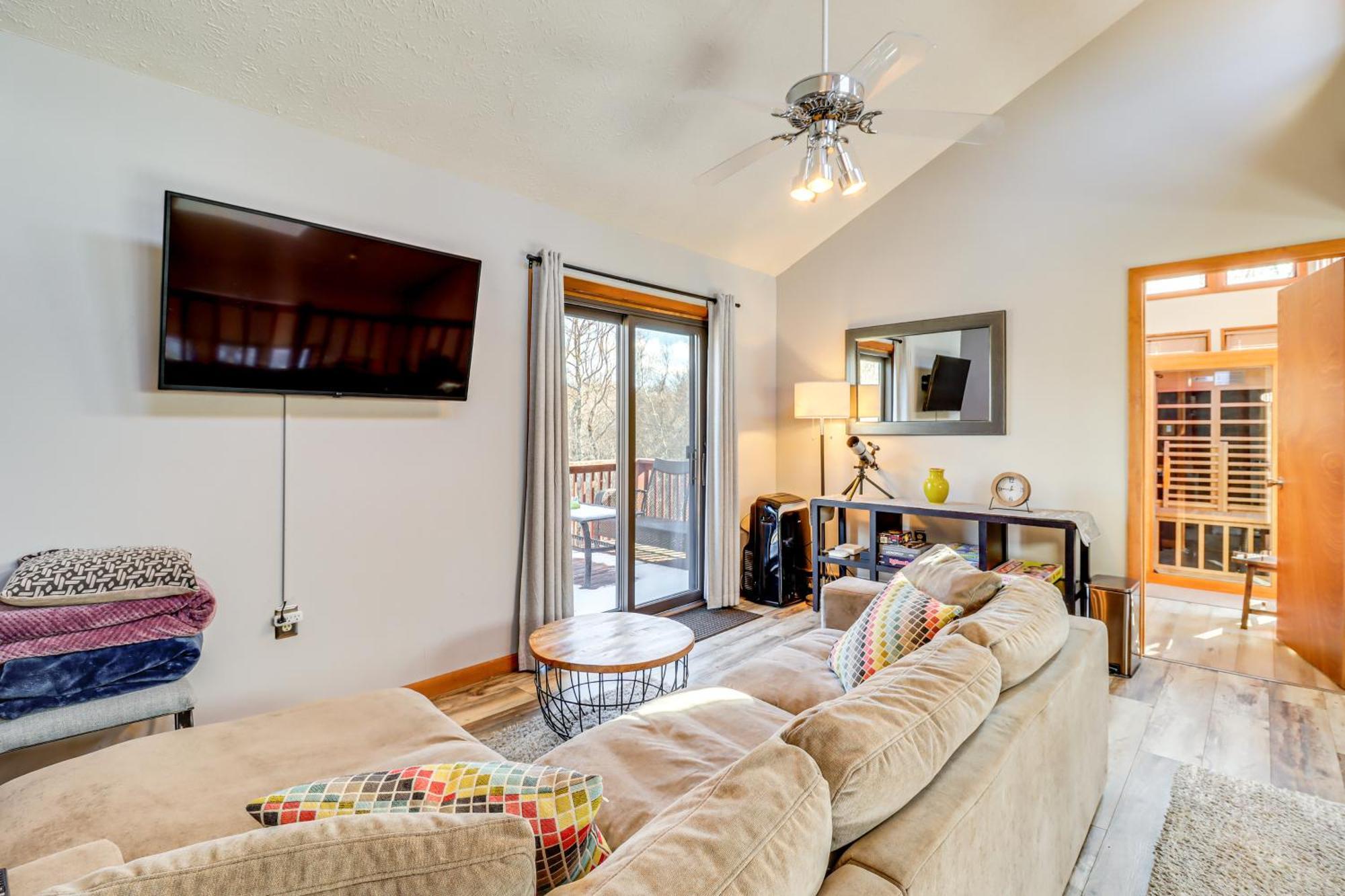 Poconos Home With Private Spa And Fire Pit Long Pond Dış mekan fotoğraf