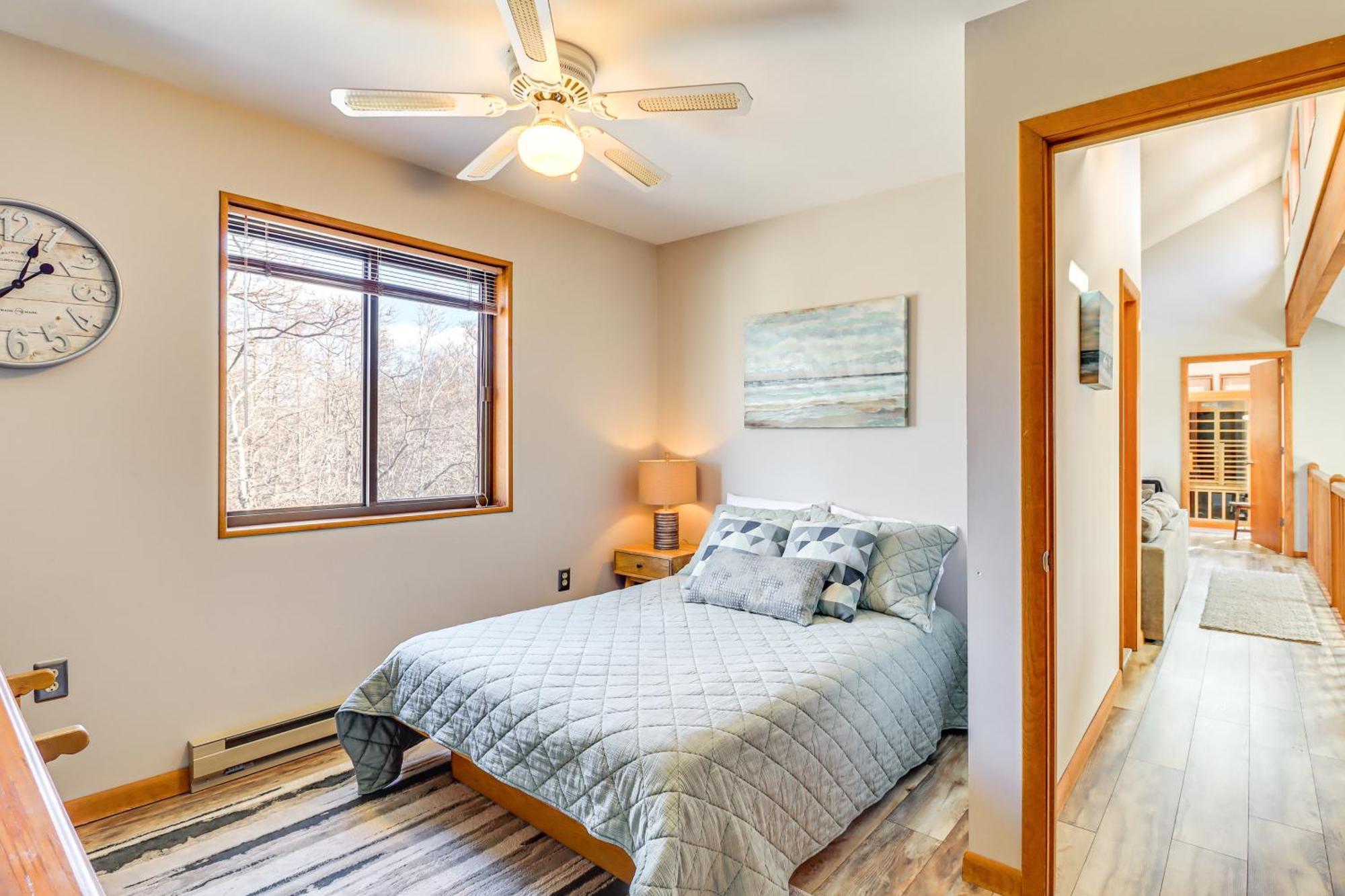 Poconos Home With Private Spa And Fire Pit Long Pond Dış mekan fotoğraf