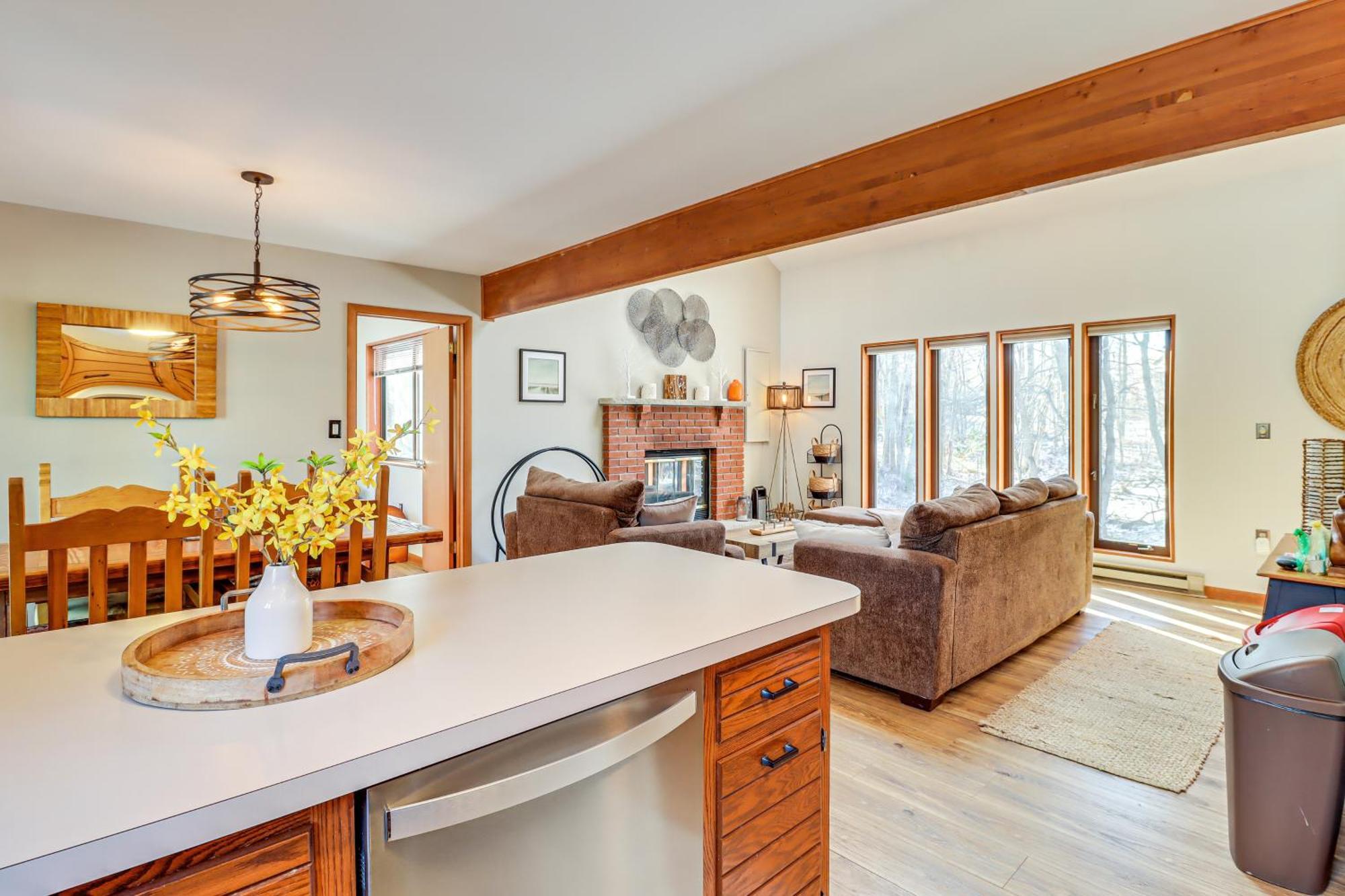 Poconos Home With Private Spa And Fire Pit Long Pond Dış mekan fotoğraf