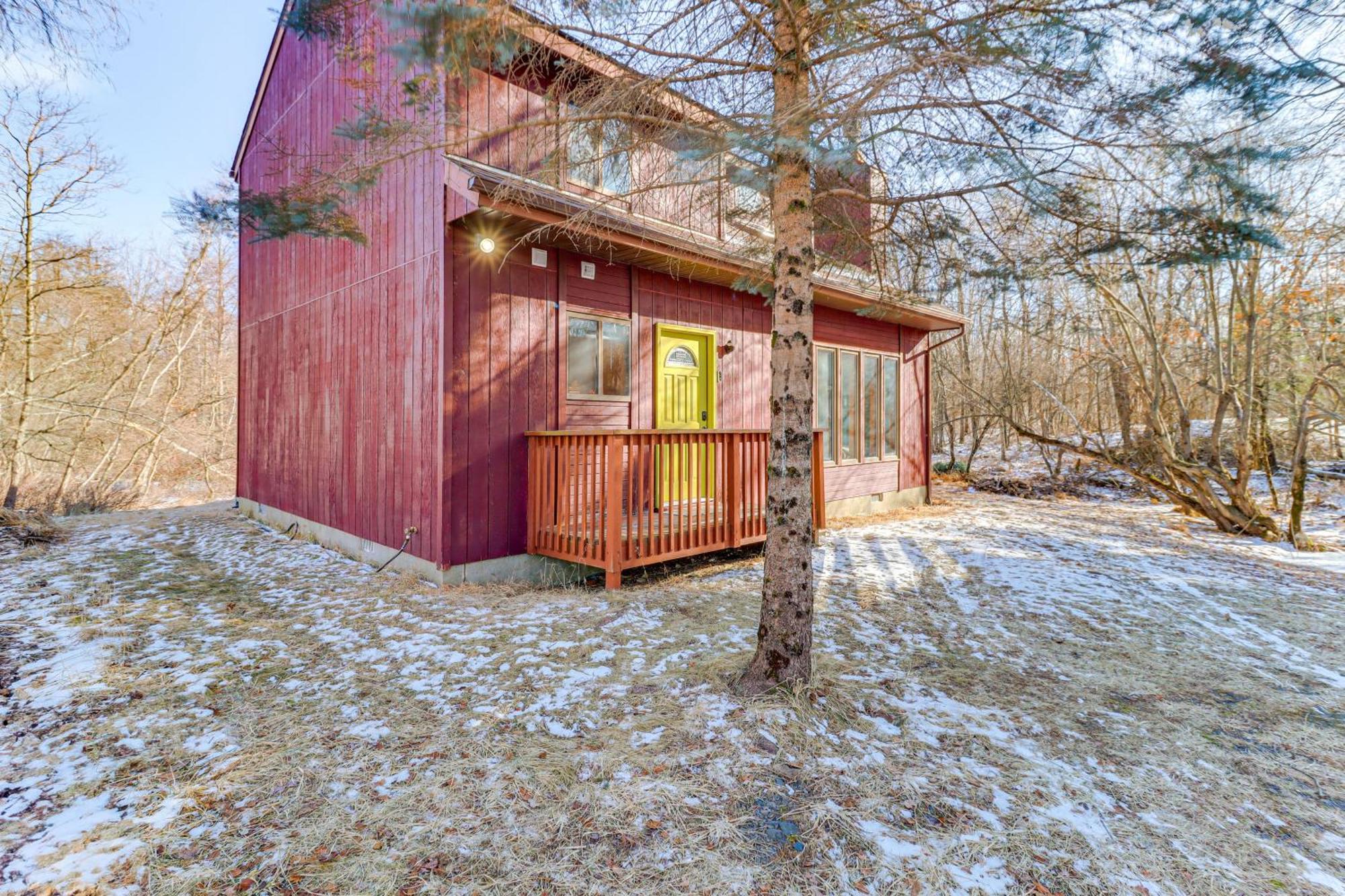 Poconos Home With Private Spa And Fire Pit Long Pond Dış mekan fotoğraf